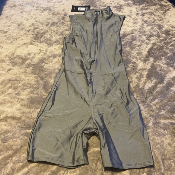 Romper - Picture 1 of 3